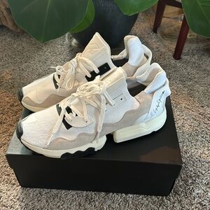 ⚫️🐼 Sporty Y-3 Torsion Sneakers! New with tags 🏷️